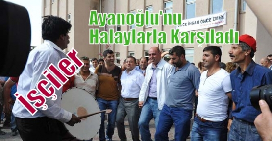 Çeyrek  Asırlık Alacaklarına Kavuşan İşçiler Başkan Ayanoğlu'nu Bağırlarına Bastı